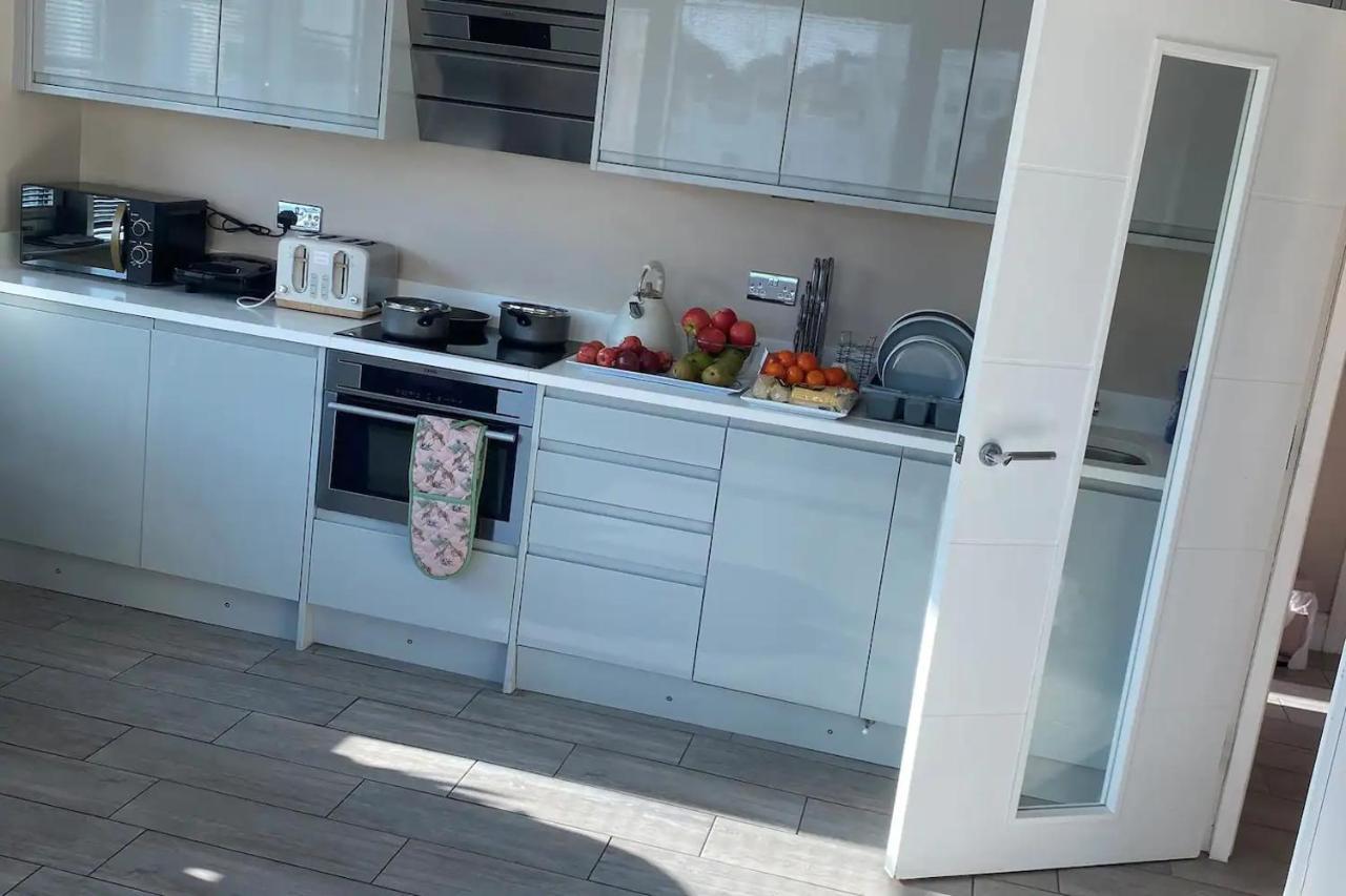 Beautiful Apartment Very Close To The Beach Brighton Eksteriør bilde
