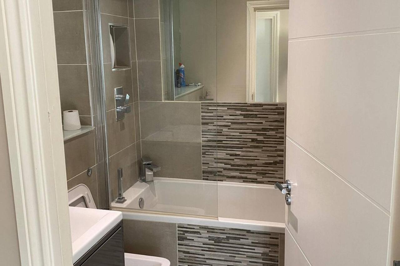 Beautiful Apartment Very Close To The Beach Brighton Eksteriør bilde